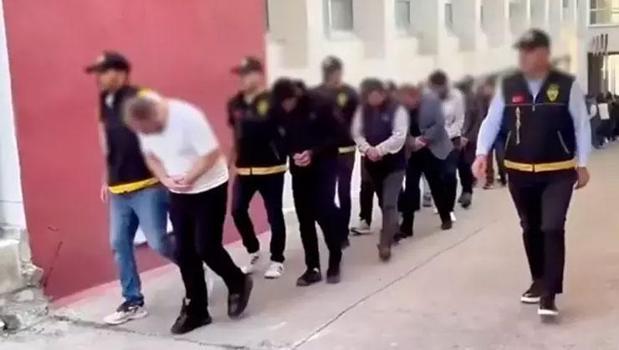 Bakan Yerlikaya duyurdu: 23 ilde ‘nitelikli dolandırıcılık’ operasyonu! 64 şüpheli yakalandı)