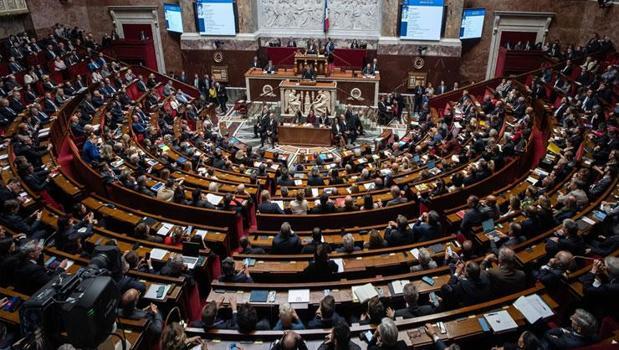 Fransa'da emeklilik yaşını 64’e çıkaran reform askıya alındı)