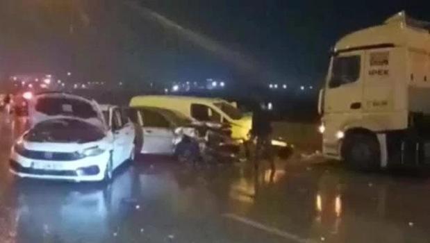 TAG Otoyolu’nda zincirleme kaza! 2’si ağır 13 yaralı)