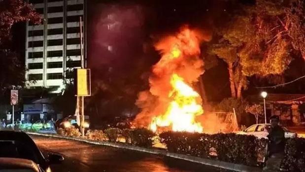 Şam'da art arda patlamalar! Ölü ve yararlılar var)