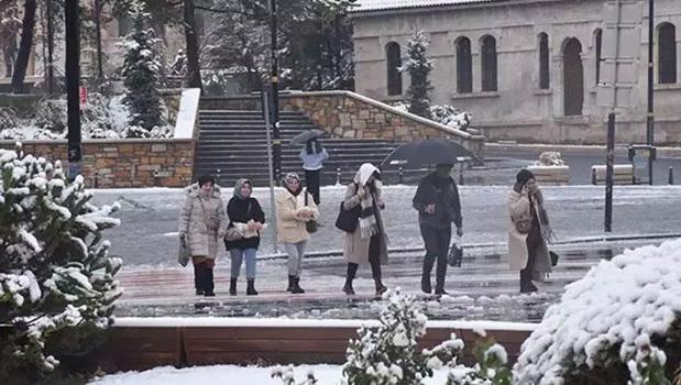 Sivas beyaza büründü: Kar kalınlığı 40 santimetreye ulaştı!)