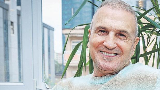 Hakan Eren: Yazmak bana hastalığımı unutturdu)