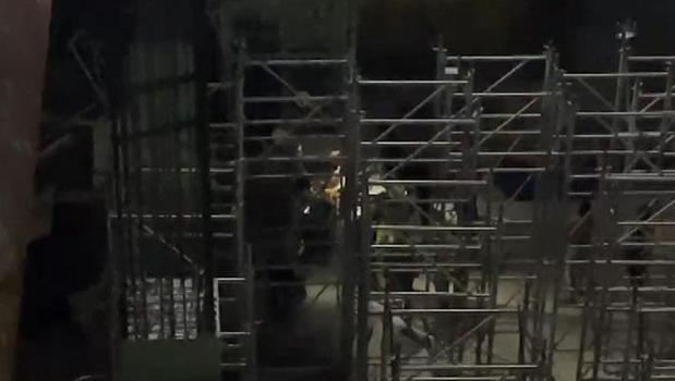 Beyoğlu'nda metro inşaatında iskele çöktü! 1 işçi hayatını kaybetti)