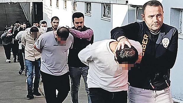 Hem dolandırdı hem de uyardı)