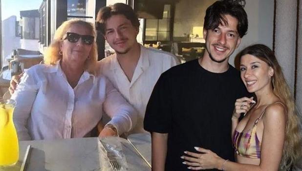 Uğruna annesini tek kalemde silmişti! Enis Destan ve eşinden çöl pozları)