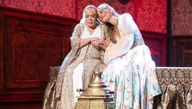 Yedi Kocalı Hürmüz'de kriz! Mine Koşan canlı yayında isim verip isyan etti)