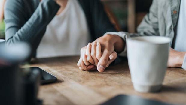 Bağlanma stilleri ilişkilerin ömrünü belirliyor! Aşk ve psikoloji arasındaki derin bağ...)