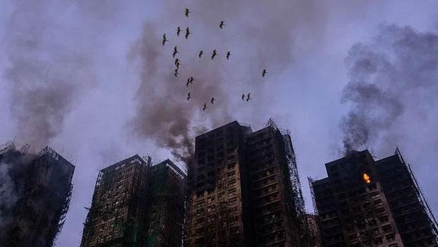 Hong Kong'daki yangında en az 128 kişi öldü, yüzlerce kişi hala kayıp)