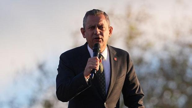 Özgür Özel yeniden CHP Genel Başkanı seçildi)