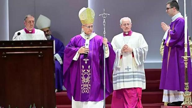 Papa 14. Leo İstanbul'da ayin yönetti, barış mesajı verdi)