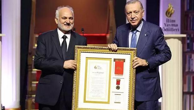 İlim Yayma Ödülleri sahiplerini buldu)