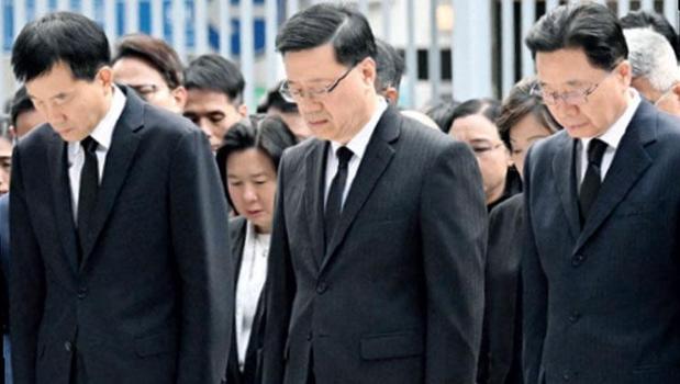 Hong Kong'da üç gün yas)