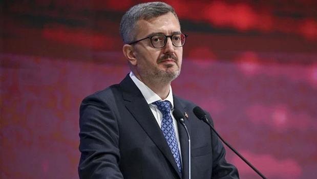 Cumhurbaşkanlığı İletişim Başkanı Burhanettin Duran, dünya şampiyonu olan milli karateci Şamdan'ı kutladı)