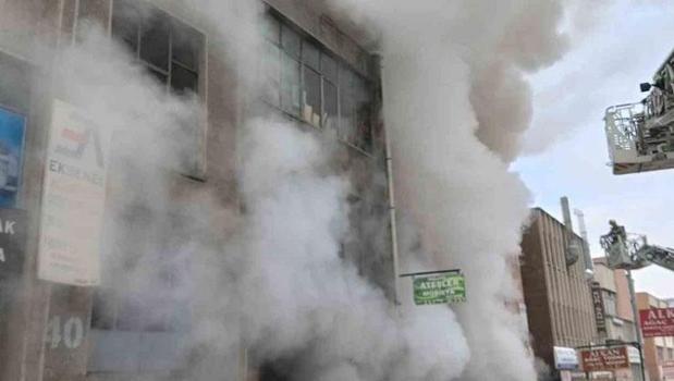 İstanbul'daki imalathanede yangın!)