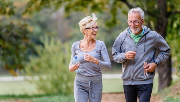 Sağlıklı ve aktif yaşlanmanın sırrı! Vücudu sıkılaştırıp 40 yaşından sonra yaşlanmayı yavaşlatıyor, 3'er tekrar yetiyor!)