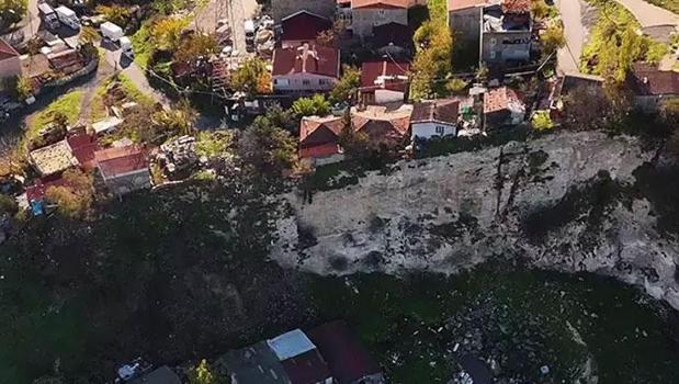 İstanbul'un 'uçurum mahallesi'nde şaşırtan hayat: Altı kaya, depreme dayanıklı)