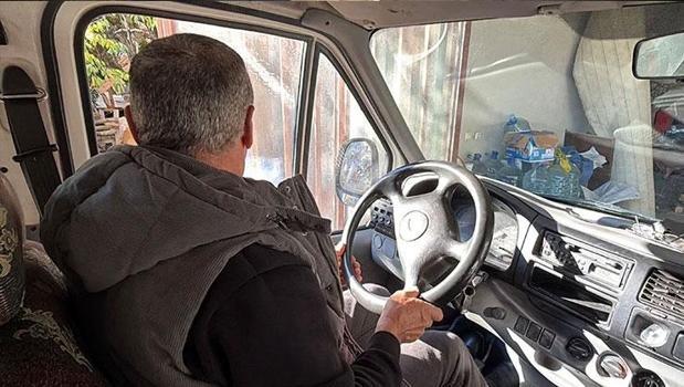 Jandarma ceza yazdığı kişinin kim olduğunu öğrenince yazdığı park cezasını kendi cebinden ödedi)