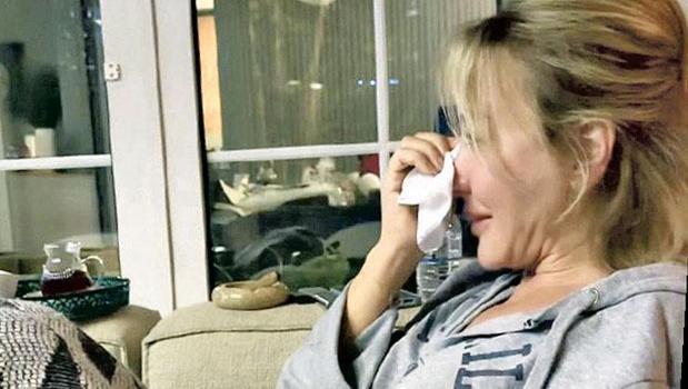 Hüngür hüngür ağladı)