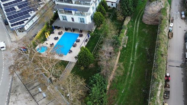 Papa'nın ziyaret ettiği sit alanındaki arsaların fiyatlarında rekor artış)