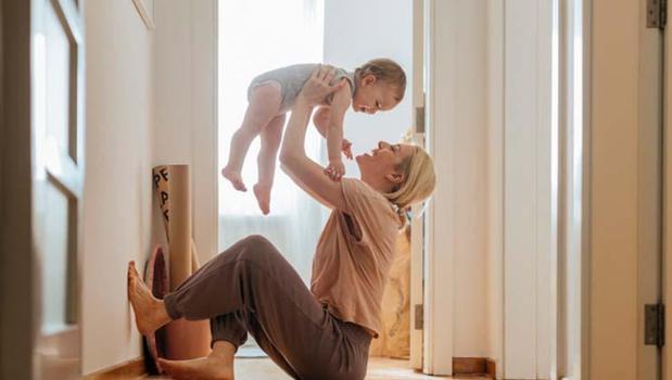 Bebekler üzerinde anne sesi neden bu kadar güçlü? Uzmanlar merak edilenleri açıkladı)