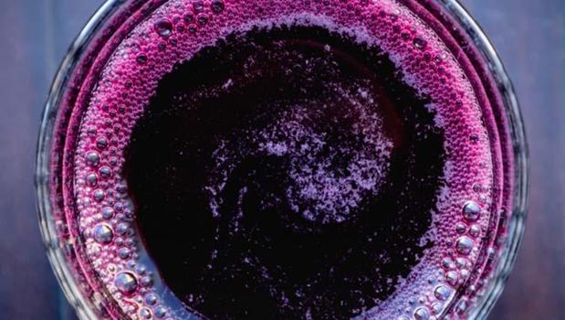 Doğal tansiyon ilacı! İster yoğurtla veya kefirle karıştırarak yiyin ister suyunu bardak bardak için!)