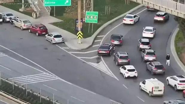 İstanbul’da ‘kaynak’ yapan sürücülere operasyon: 3 saatte 32 araca ceza!)