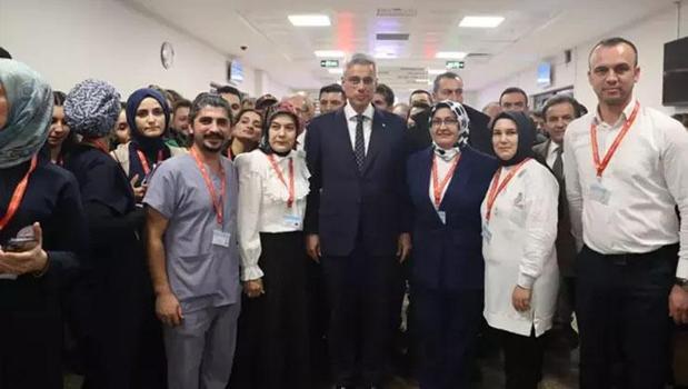 Sağlık Bakanı Memişoğlu, Bafra Ağız ve Diş Sağlığı Hastanesini ziyaret etti)