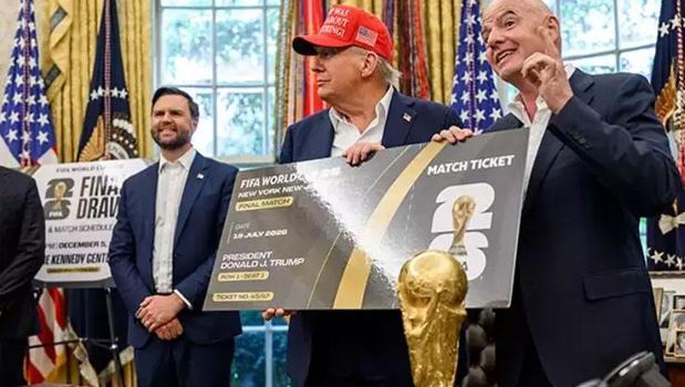 Trump Nobel'i alamadı, FIFA Barış Ödülü'nü kaptı)