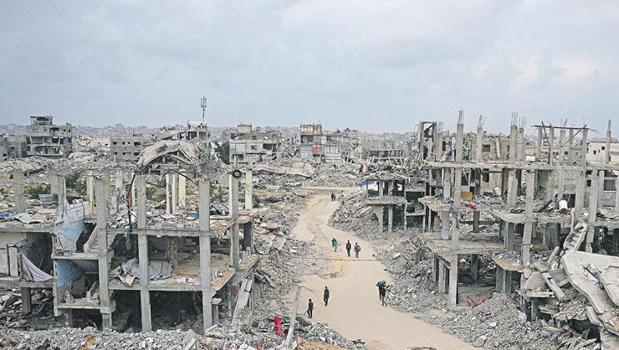 Yakıp yıkmaya devam ediyor)