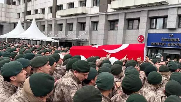 Şehit polis Emre Albayrak'ın cenazesi törenle memleketine uğurlandı)