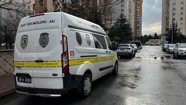 Boşanma aşamasındaki eşini öldürmek için gittiği binada başka kadını öldürdü)