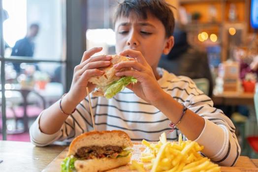 Uzmanlardan kritik uyarı: Her 3 çocuktan biri fazla kilolu ya da obez)