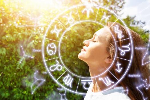 Bugün 3 burç için kader değişiyor: Uzun süredir taşıdıkları duygusal yük sonunda hafifliyor)
