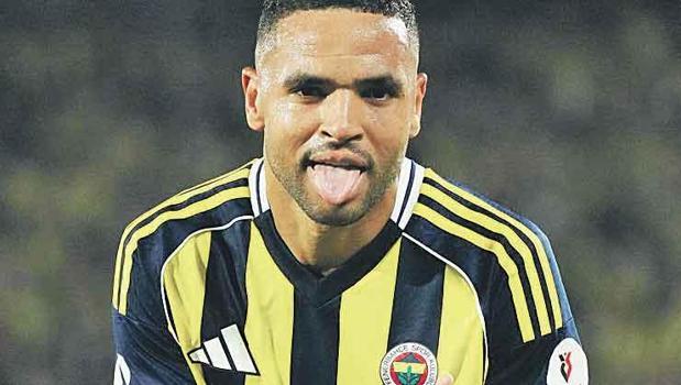 Nesyri’ye sarıldı)