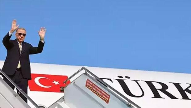 Cumhurbaşkanı Erdoğan Türkmenistan'da resmi törenle karşılandı)