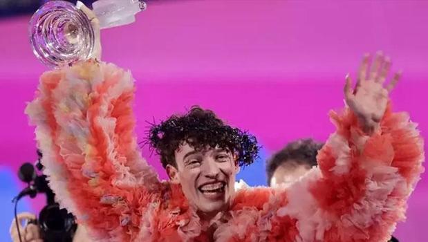 Eurovision'da İsrail krizi bitmiyor! Nemo, ödülünü iade edecek)