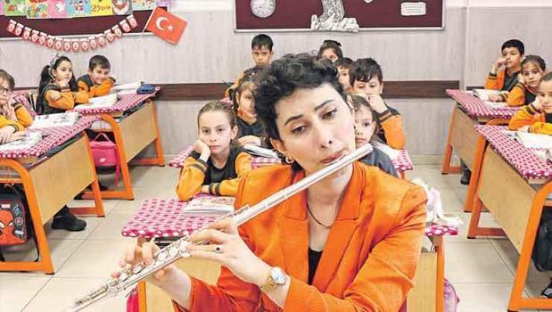 Kanseri yenip öğrencilerine koştu)