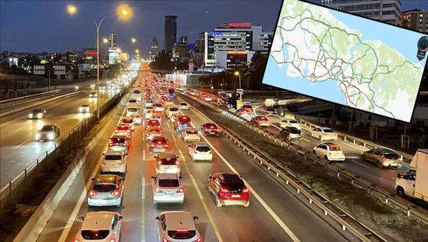 İstanbul'da cuma trafiği! İşte yoğunluğun en fazla olduğu bölgeler)