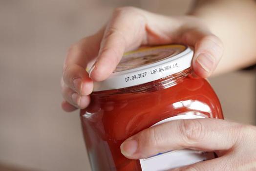 Evde sık yapılan hata! Bu alışkanlık tehlikeli olabilir: Buzdolabına cam kavanoz koyanlara kötü haber)