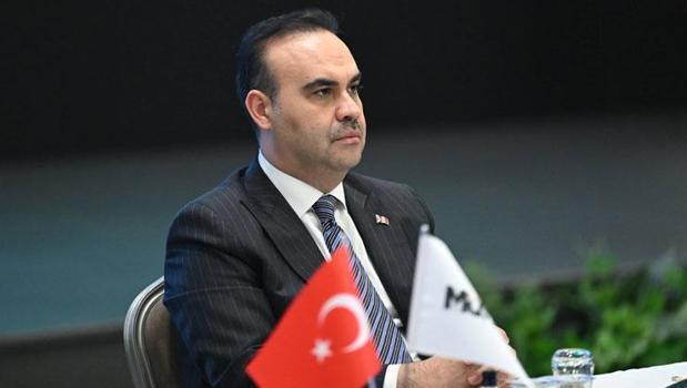 Bakan Kac&#x131;r a&#xE7;&#x131;klad&#x131;! Sanayide yeni devrim: Mega end&#xFC;striyel b&#xF6;lgeler kurulacak)