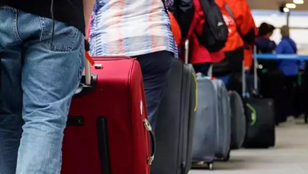 750 bin ki&#x15F;i yola &#xE7;&#x131;k&#x131;yor! Y&#x131;lba&#x15F;&#x131; tatilini 4 g&#xFC;n yapt&#x131;lar)