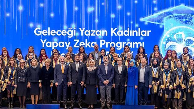 ‘Geleceği Yazan Kadınlar Yapay Zekâ Projesi’ mezunlarını verdi)