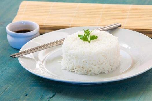 Pilavınız tane tane olmuyor mu? Sırrı pirincin içine ekleyeceğiniz bu malzemede saklı)