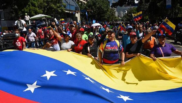 Venezuela'da milli yas ilan edildi!)