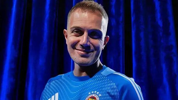 Resmi açıklama geldi! Fenerbahçe, Mert Günok ile anlaştı)