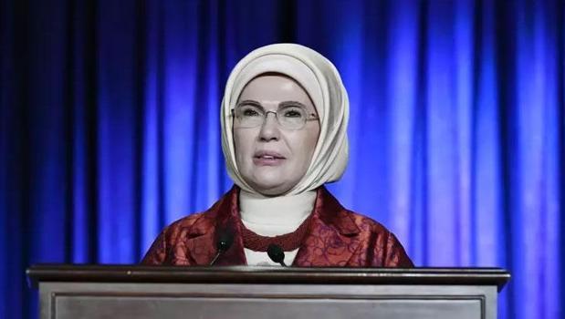 Emine Erdoğan: Kültürümüz küllerinden bir Zümrüdüanka kuşu gibi dirilmeye başlamıştır)