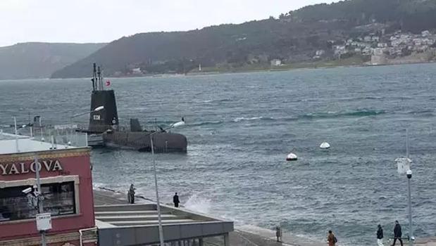 Çanakkale Boğazı fırtına nedeniyle çift yönlü trafiğe kapatıldı)