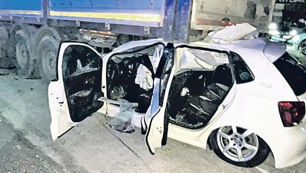 Yayaya çarpıp TIR'ın altına girdi)