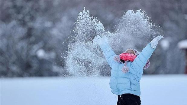 Kar duyuruları art arda geldi: 12 Ocak Pazartesi günü okulların tatil edildiği il ve ilçeler...)