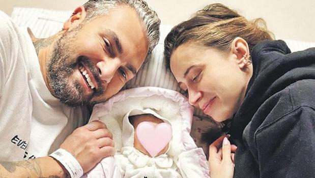 Toronto’da kızı oldu)